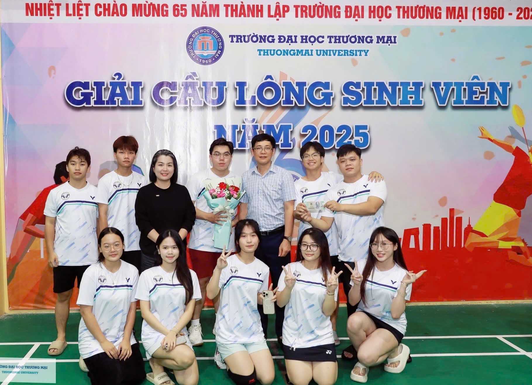 KHAI MẠC GIẢI CẦU LÔNG SINH VIÊN NĂM 2025 – ĐỘI CẦU LÔNG KHOA KINH TẾ RA QUÂN ĐẦY KHÍ THẾ