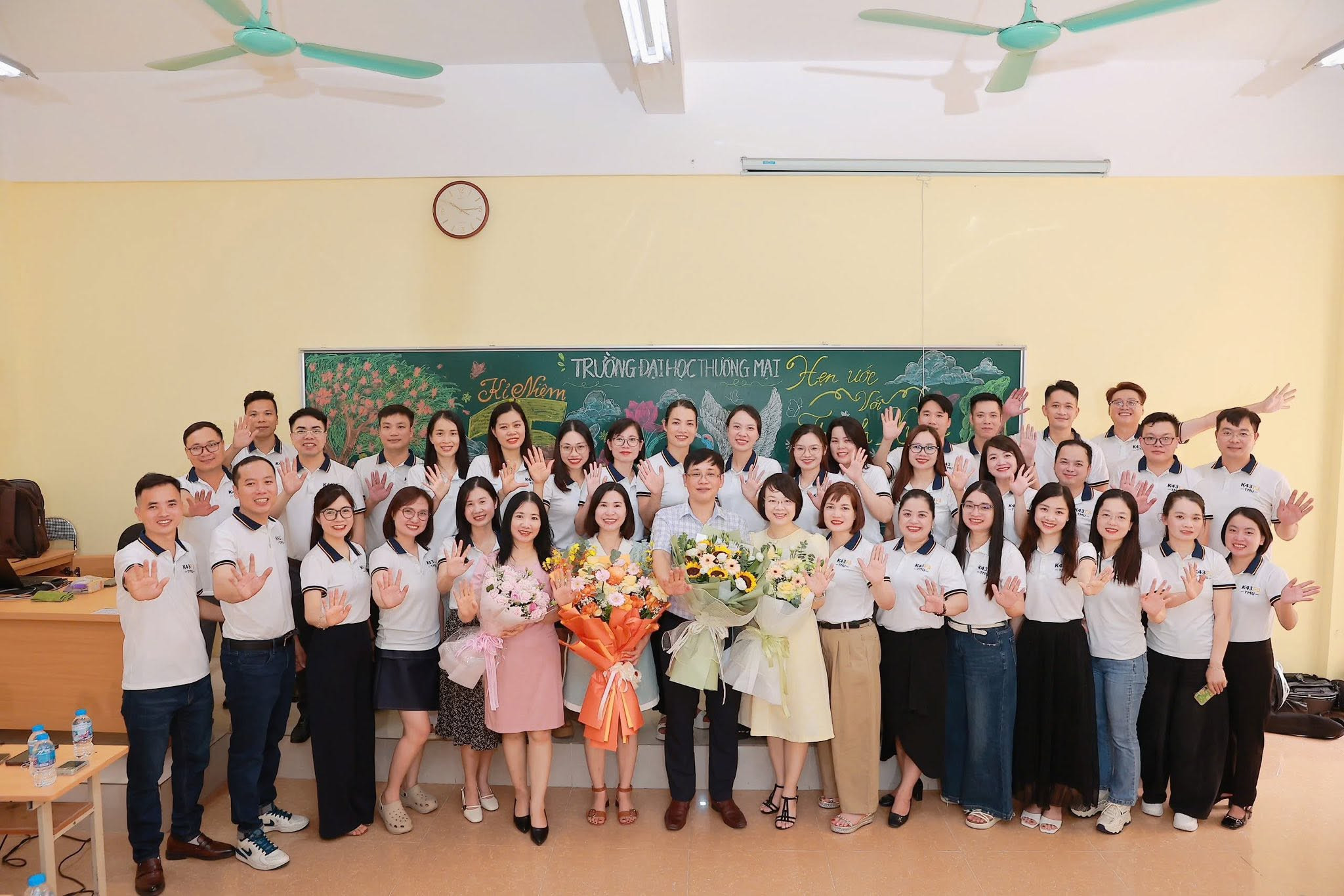 TRÂN TRỌNG CẢM ƠN TẬP THỂ CỰU SINH VIÊN LỚP K43F3 VÀ SỰ ĐỒNG HÀNH CÙNG QUỸ HỌC BỔNG KHOA KINH TẾ